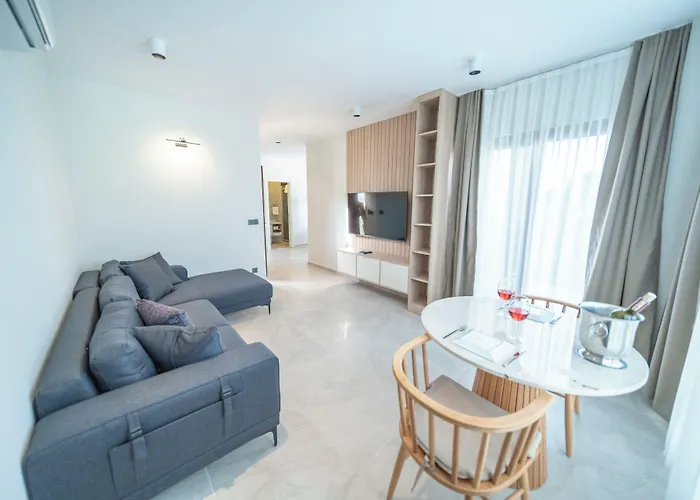 Ozukara 2 Aparthotel 3*